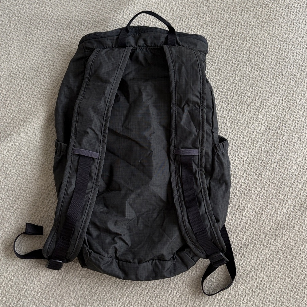 Mountain Hardwear 15L packable backpack - Picture 4 of 4